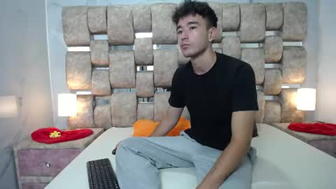 Kaht y Aiden online show from July 7, 1:37 pm