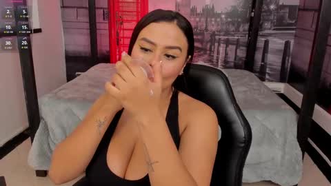 Snapshot of katia_bigboobs11 chatting on October 23, 10:36 am Katia online show from October 23, 10:36 am