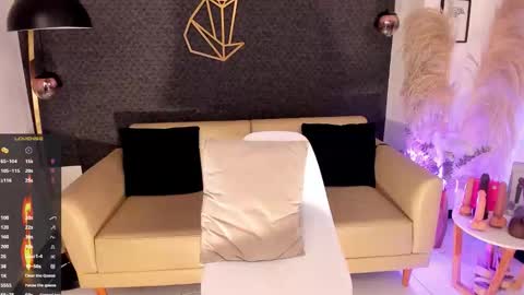 Snapshot of katia_high chatting on February 22, 3:40 am katia_high online show from February 22, 3:40 am