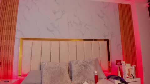 Snapshot of katia_moregb chatting on December 19, 10:32 pm Karen Villas online show from December 19, 10:32 pm