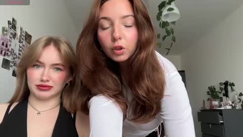Snapshot of katie________ chatting on September 26, 10:08 am Katienext stream  online show from September 26, 10:08 am