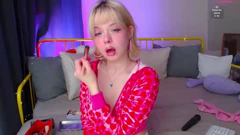 Snapshot of katie_deville chatting on March 3, 3:31 pm Katie Deville online show from March 3, 3:31 pm
