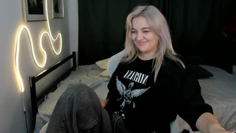 Katie online show from February 22, 6:39 pm