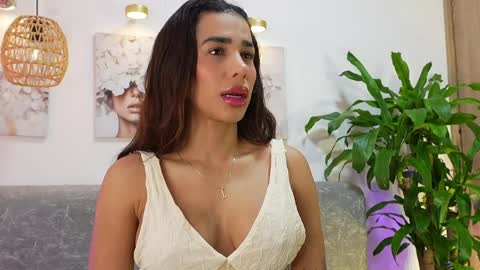 Snapshot of katiecruz_ chatting on June 4, 10:43 am Katie online show from June 4, 10:43 am