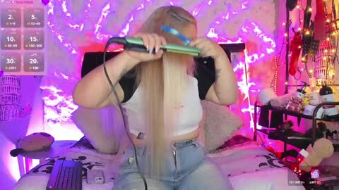 Snapshot of katieeandsharon chatting on January 14, 9:09 pm SHARON KATIEE online show from January 14, 9:09 pm