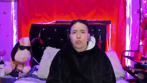 Snapshot of katieeandsharon chatting on January 25, 12:27 am SHARON KATIEE online show from January 25, 12:27 am