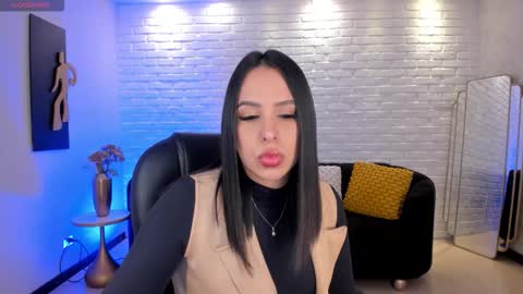 Snapshot of katiestonne chatting on October 15, 4:34 am Kate Stonne online show from October 15, 4:34 am