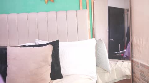 K A T L Y N  online show from November 30, 6:12 pm