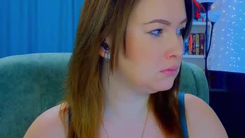 katniss_k online show from January 7, 7:44 am