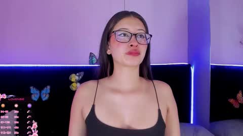 Snapshot of katniss_lovee_ chatting on December 14, 3:12 am .... Katniss .... online show from December 14, 3:12 am