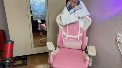 Snapshot of katrin_kristal chatting on June 25, 4:11 pm naked in pvt show 100 tk online show from June 25, 4:11 pm