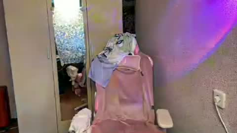 Snapshot of katrin_kristal chatting on July 3, 4:02 pm naked in pvt show 100 tk online show from July 3, 4:02 pm