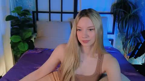 katt_yy online show from May 1, 5:12 am