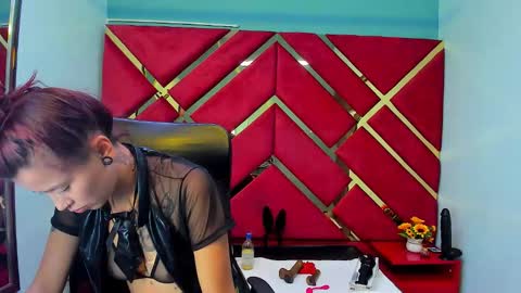 Snapshot of kattalella_luck chatting on December 3, 3:03 am kattalella luck online show from December 3, 3:03 am