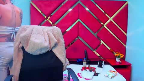 Snapshot of kattalella_luck chatting on December 16, 3:22 am kattalella luck online show from December 16, 3:22 am