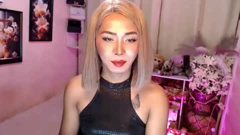 Snapshot of kattiecurrent chatting on December 15, 5:12 am Saisy online show from December 15, 5:12 am