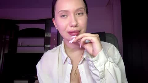 Snapshot of kattiephenes chatting on June 3, 8:03 pm Elizabeth online show from June 3, 8:03 pm