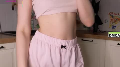 I dont know whats gonna happen today but my name is Katty and lets start being friends online show from May 29, 9:13 pm
