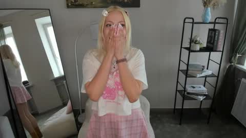 Snapshot of kattyblondy chatting on April 14, 8:42 am Katty online show from April 14, 8:42 am