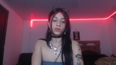 Snapshot of kattze chatting on December 13, 3:43 pm      online show from December 13, 3:43 pm