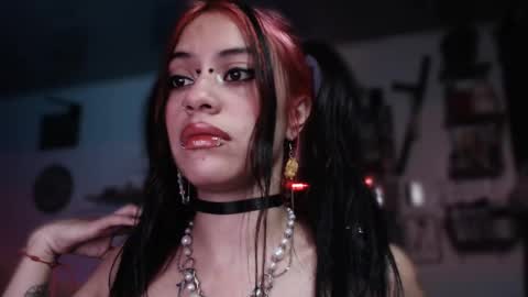 Snapshot of kattze chatting on January 5, 1:56 am      online show from January 5, 1:56 am