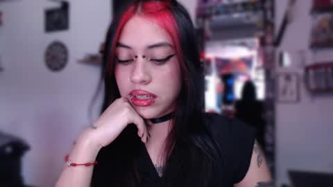 Snapshot of kattze chatting on January 11, 9:15 pm      online show from January 11, 9:15 pm