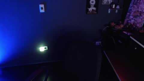 Snapshot of kattze chatting on October 30, 11:05 pm      online show from October 30, 11:05 pm