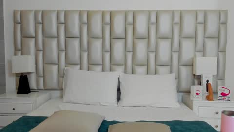 katy blonde girl and paola big boobs online show from February 7, 1:22 pm