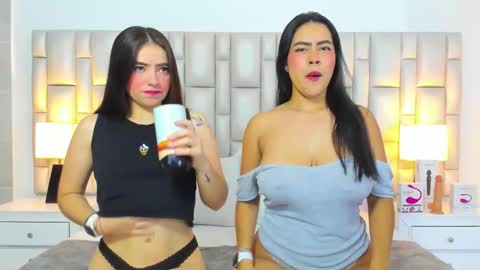 katy blonde girl and paola big boobs online show from April 28, 1:27 pm