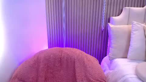 Snapshot of katy_van chatting on June 9, 9:04 pm Katy Van online show from June 9, 9:04 pm