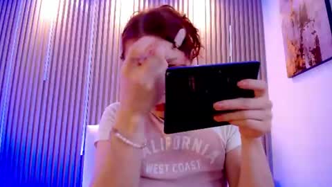 Snapshot of katy_van chatting on June 12, 9:35 pm Katy Van online show from June 12, 9:35 pm