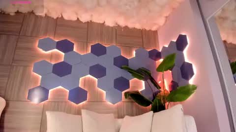 Snapshot of katyakozlov chatting on June 21, 6:43 pm online show from June 21, 6:43 pm