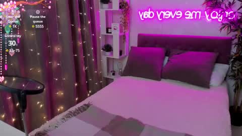 Snapshot of katyaneilson chatting on February 27, 7:12 am Kate online show from February 27, 7:12 am