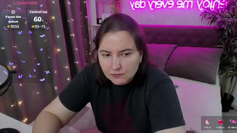 Snapshot of katyaneilson chatting on October 1, 3:34 am Kate online show from October 1, 3:34 am