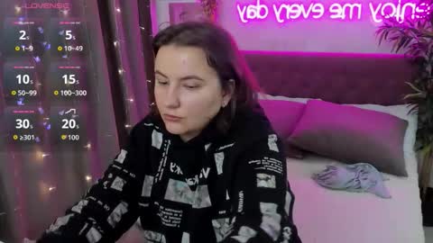 Snapshot of katyaneilson chatting on October 5, 4:00 am Kate online show from October 5, 4:00 am