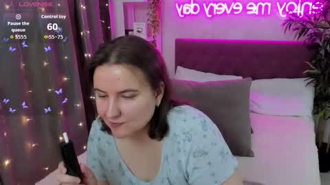 Snapshot of katyaneilson chatting on October 19, 4:02 am Kate online show from October 19, 4:02 am