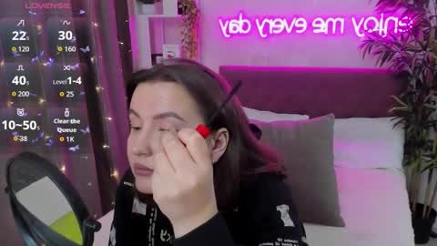 Snapshot of katyaneilson chatting on October 22, 6:57 am Kate online show from October 22, 6:57 am