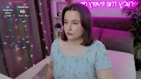 Snapshot of katyaneilson chatting on October 23, 5:07 am Kate online show from October 23, 5:07 am