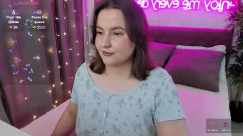 Snapshot of katyaneilson chatting on December 4, 6:44 am Kate online show from December 4, 6:44 am