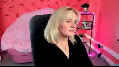 Snapshot of katybriggs chatting on June 26, 6:29 am Katy online show from June 26, 6:29 am