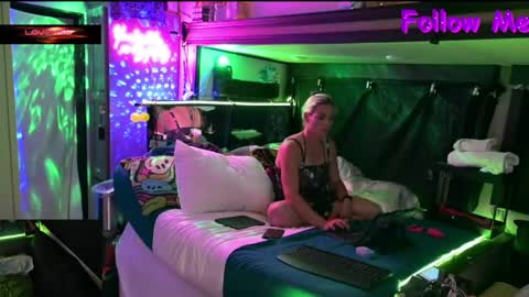 katycouple69 online show from May 9, 4:39 am