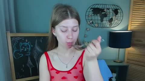 katymeaw online show from May 11, 1:33 am