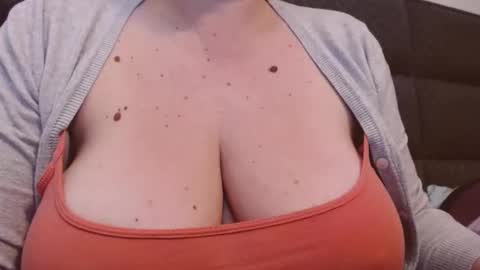 Snapshot of katynextdoor chatting on December 2, 3:58 pm Katy online show from December 2, 3:58 pm