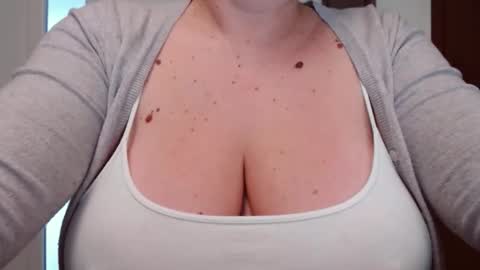 Snapshot of katynextdoor chatting on November 9, 6:12 am Katy online show from November 9, 6:12 am