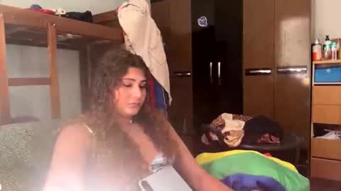 Snapshot of kaumartinez chatting on December 21, 6:26 pm kaumartinez online show from December 21, 6:26 pm