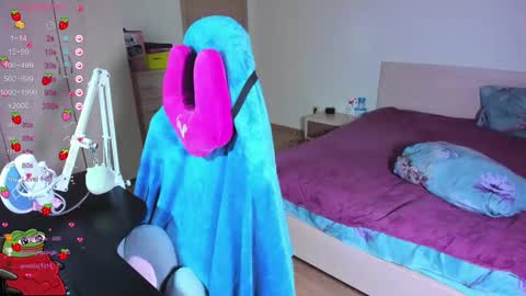 Snapshot of kawaii_power_uwu chatting on January 19, 2:17 pm Kira-chan online show from January 19, 2:17 pm