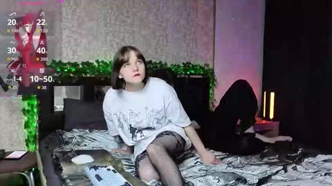 Snapshot of kawaiihornyartists chatting on December 15, 6:50 am kawaiihornyartists online show from December 15, 6:50 am