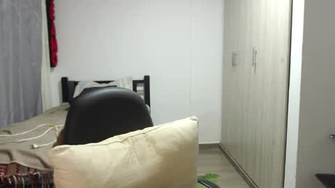  Khawit  online show from December 1, 1:54 am