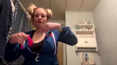 kay_la online show from October 25, 7:49 am