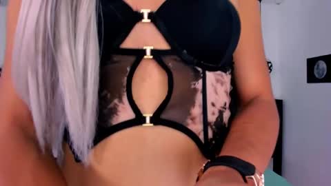 Cattleya stone online show from January 8, 3:51 am